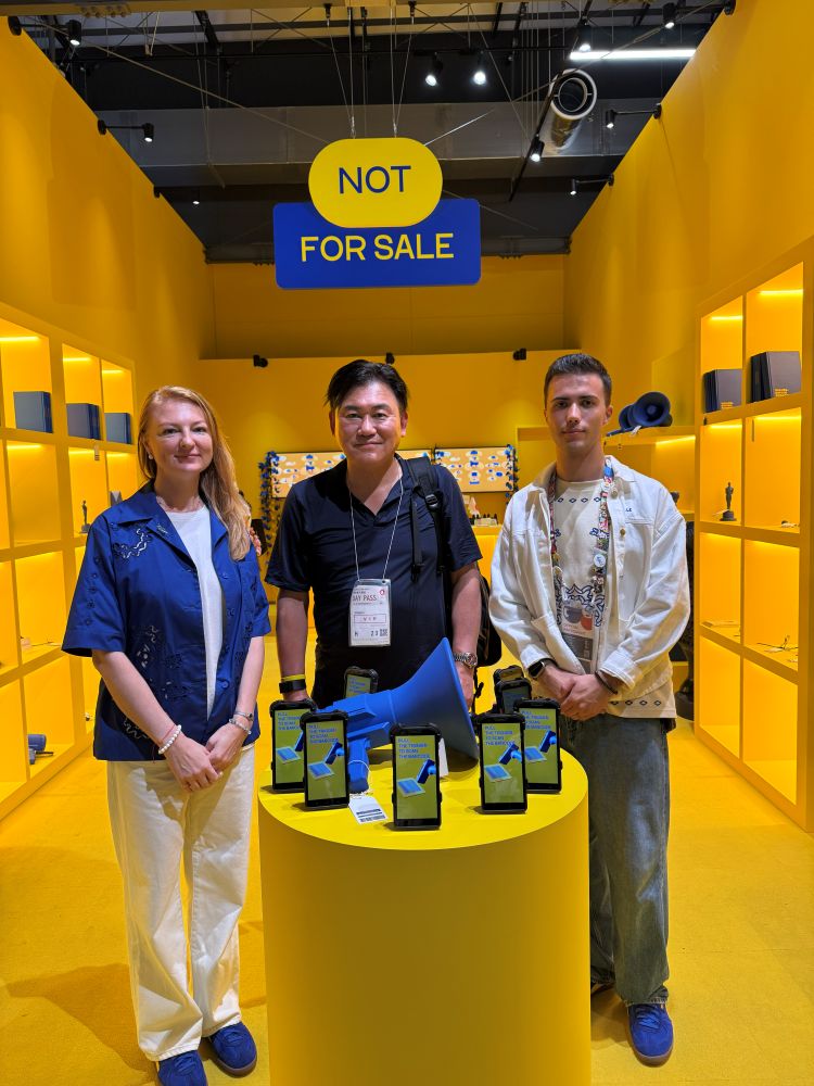 Oleksandr with Hiroshi Mikitani